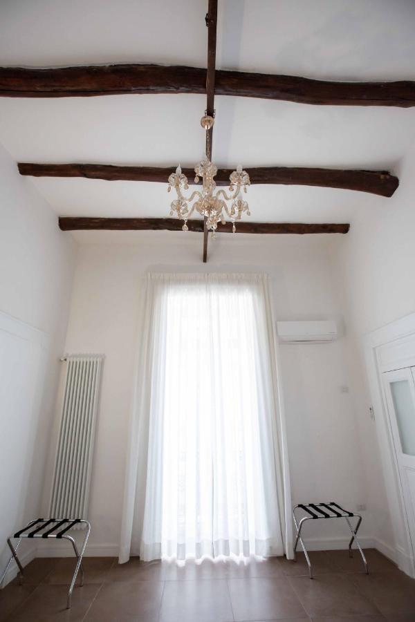 נאפולי Domus Delia Luxury Apartment מראה חיצוני תמונה