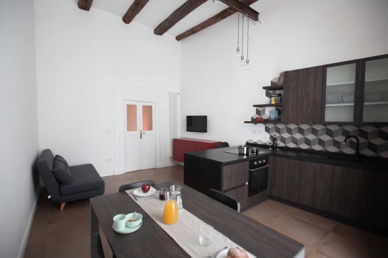 נאפולי Domus Delia Luxury Apartment מראה חיצוני תמונה