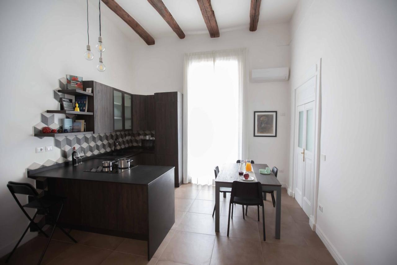 נאפולי Domus Delia Luxury Apartment מראה חיצוני תמונה