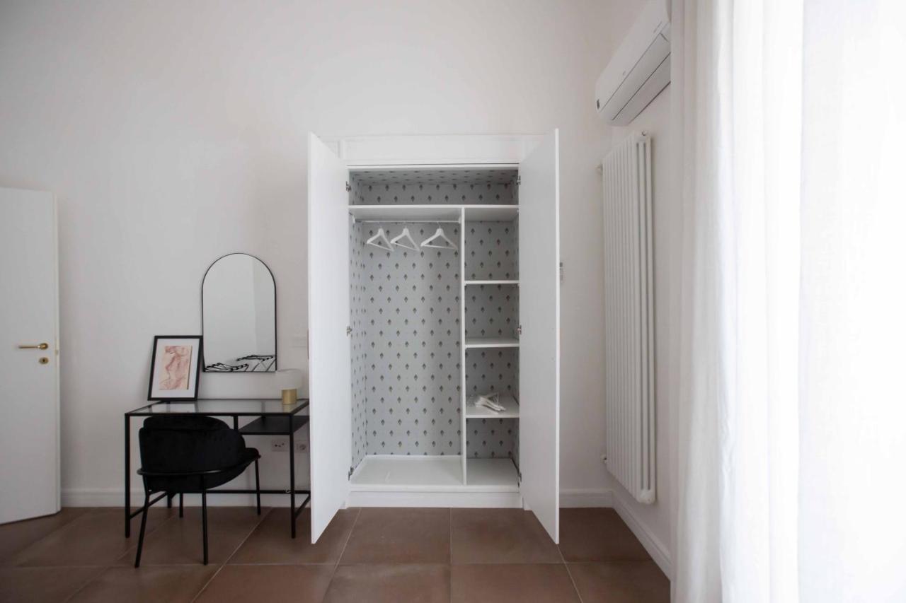 נאפולי Domus Delia Luxury Apartment מראה חיצוני תמונה