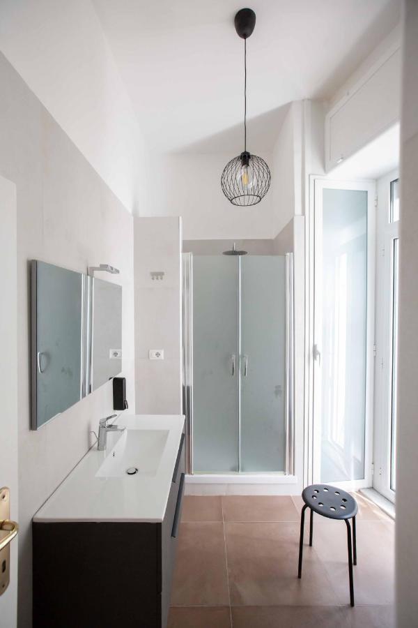 נאפולי Domus Delia Luxury Apartment מראה חיצוני תמונה