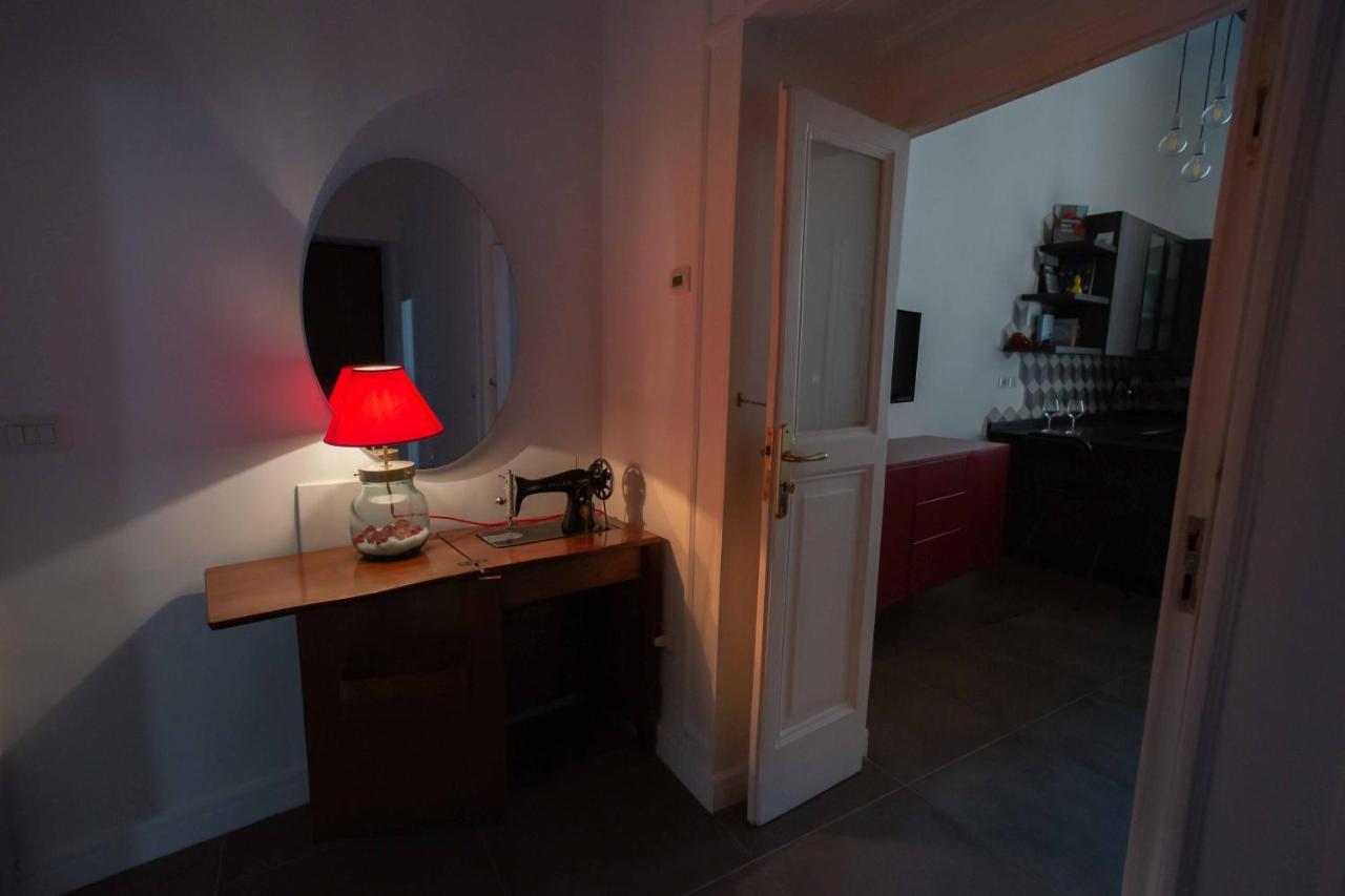 נאפולי Domus Delia Luxury Apartment מראה חיצוני תמונה