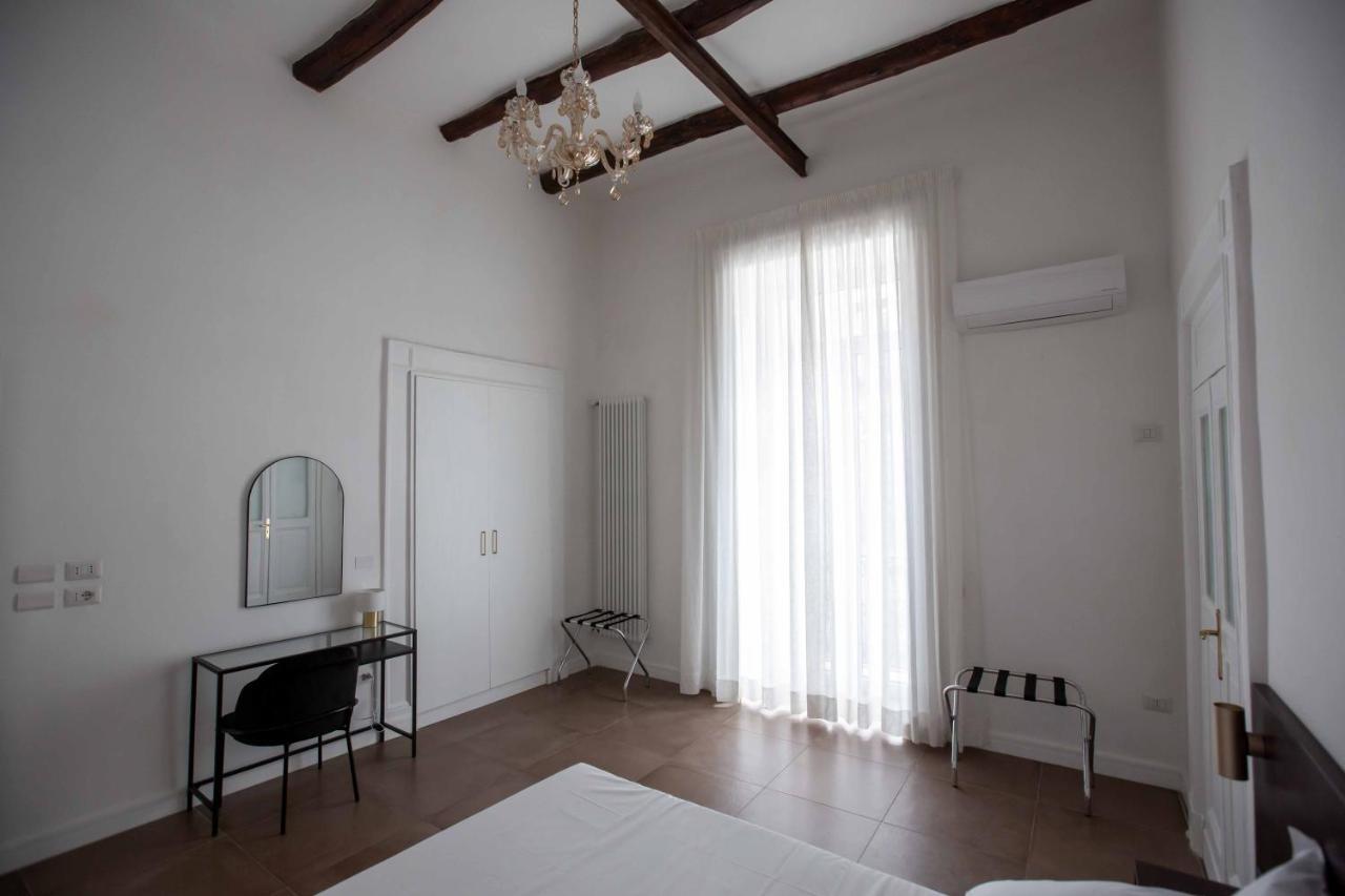 נאפולי Domus Delia Luxury Apartment מראה חיצוני תמונה
